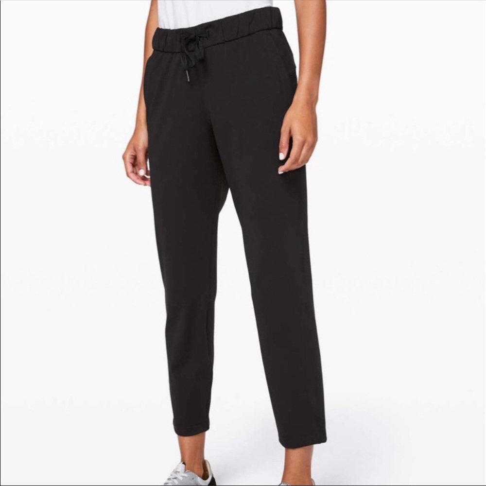 NWT lulu on the fly 7/8 pants woven